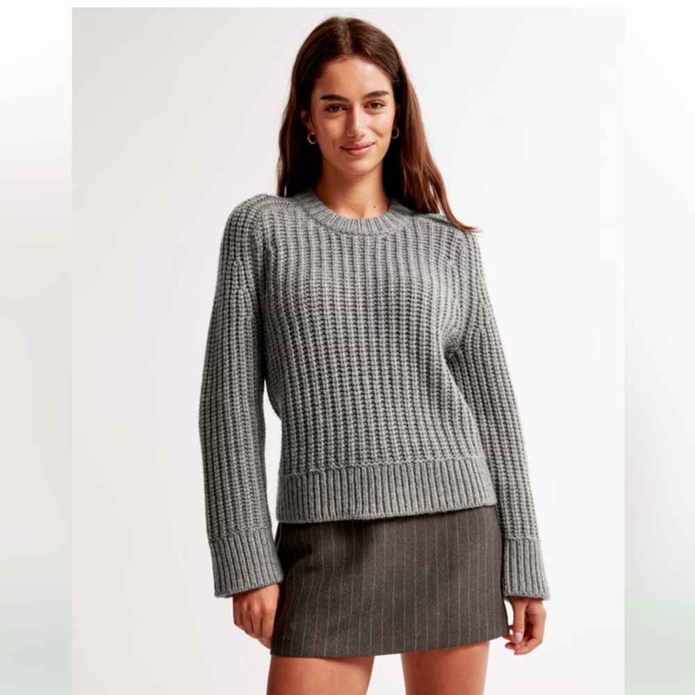 6/$32🛍️ Abercrombie & Fitch | Crew Neck Wool Blend Sweater, XS